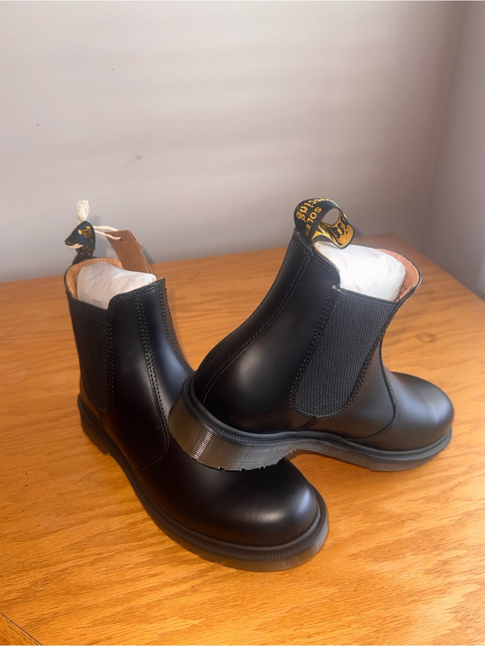 NWT Dr. Martens Black Smooth Boots - Men’s Size 8 / Women’s Size 9 - Picture 1 of 6